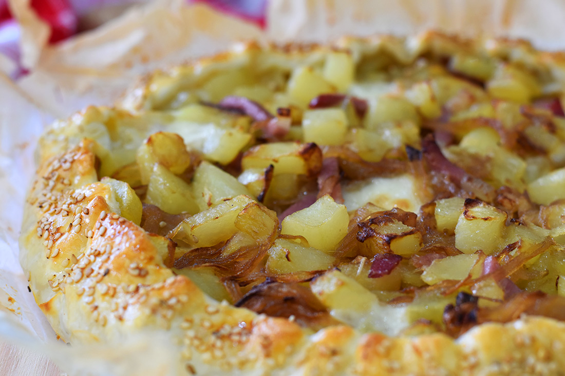 Torta Salata Con Patate Speck E Cipolle Caramellate Tuorlo Rosso